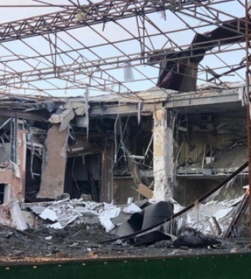 Ворожі ракети вдарили по готелю та електропідстанції у Запоріжжі, під завалами є люди