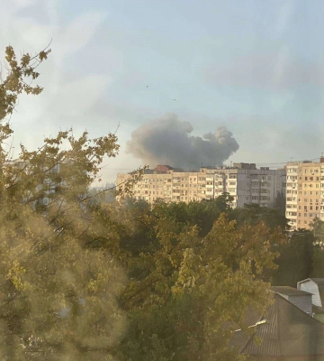 У Запоріжжі ворожа ракета розбомбила готель. Під завалами люди, є загиблий