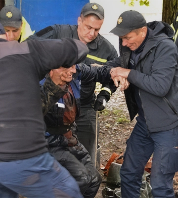 Працівника Львівводоканалу ледве врятували з каналізаційного колектора: що трапилось
