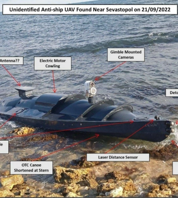 Біля військово-морської бази росії у Севастополі виявили плаваючий безпілотник з вибухівкою