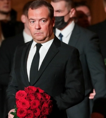Медведев пофантазировал на тему &quot;референдумов&quot; и пригрозил Западу гиперзвуковыми ракетами