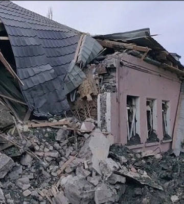 Наслідки удару рашистів по Часовому Ярі: знищено вщент музичну школу, зазнали руйнацій ЦНАП та бібліотека. ВIДЕО