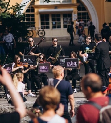 Зібрали 300 тисяч гривень: харківські музиканти із &quot;Prime Orchestra&quot; дають благодійні концерти