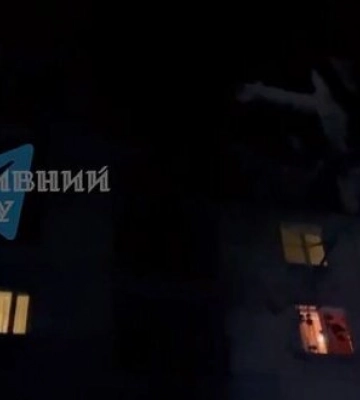 Російські окупанти вдарили по багатоповерхівці Торецька - є загиблі та поранені. ВIДЕО