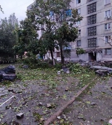 Обрушились плиты с 9 по 7 этаж: в Торецке РФ ударила ракетами по девятиэтажке