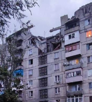 В Торецке спасатели извлекли из разбитой ракетами многоэтажки 19 человек
