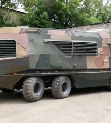 У Дніпрі автомайстри зробили зі старого броньовика «шпиталь на колесах»