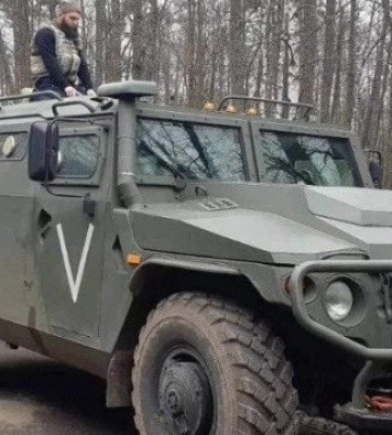 Віталій Кім показав бронеавтомобіль Тигр, який російські військові продали українській стороні