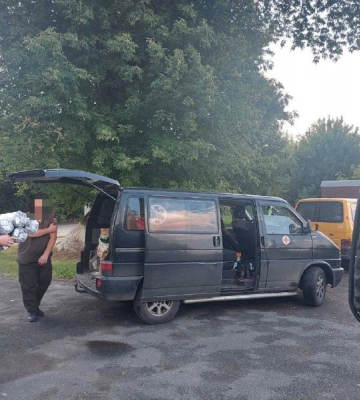 На Киевщине священники УПЦ передали гуманитарный груз ВСУ