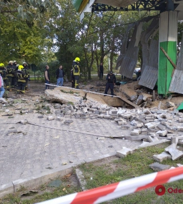 В Одессе произошел взрыв на АЗС — под завалами ищут мужчину