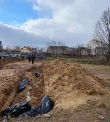 Били, катували мирних мешканців у Бучі та погрожували їм вбивством – судитимуть 10 російських окупантів