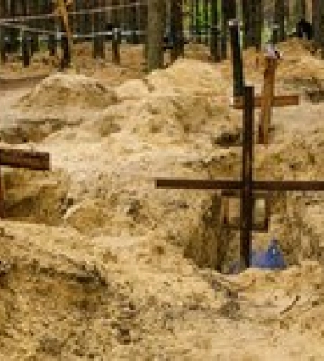 В Изюме завершается эксгумация тел из массового захоронения, но есть еще три таких – ОВА