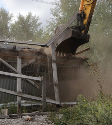 У Дніпрі демонтували незаконно побудований торгово-виставковий комплекс