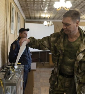 ГУР: у Маріуполі всіх, хто брав гуманітарку, змушують голосувати на псевдореферендумі