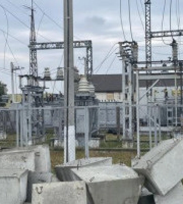 Червоний Хрест відновлює лінії електропередач у селі Горенка на Київщині