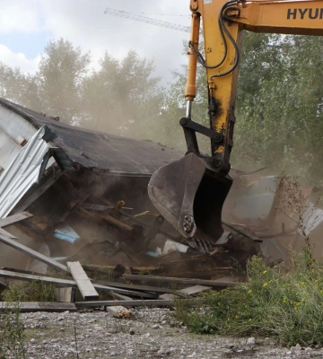 У Дніпрі демонтували незаконно збудований торгово-виставковий комплекс