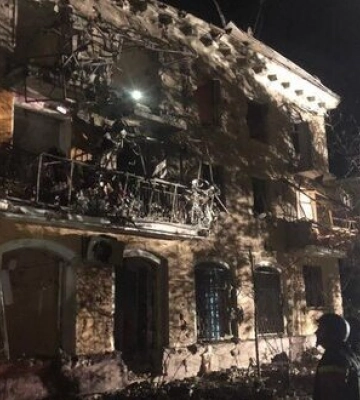 Наслідки ворожого обстрілу Запоріжжя: зруйновані будинки, понівечені життя. ФОТОрепортаж