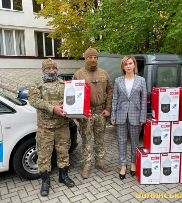 «Щоб жодна ДРГ не підійшла»: Фонд Ігоря Палиці «Тільки разом» передав волинським військовим потужні відеокамери