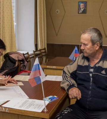 “Паспорт не потрібен, прийдемо з автоматом додому”, – Гайдай розповів про “референдум” на Луганщині