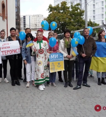 В Одессе мариупольцы провели акцию против псевдореферендума, организованного российскими оккупантами