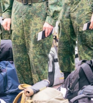 На Луганщині рашисти видають повістки під час «референдуму» — Гайдай