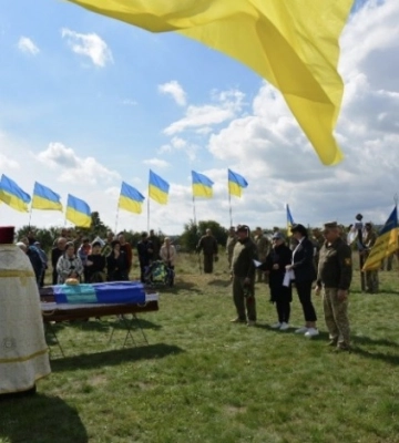 Священники шести епархий УПЦ провели в последний путь украинских воинов Священники шести епархий УПЦ провели в последний путь украинских воинов