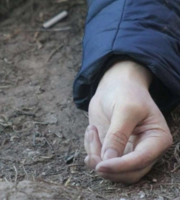 У Дніпрі на Покровському жінка випала з вікна багатоповерхівки: відео 18+