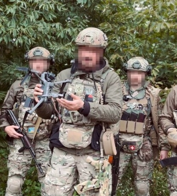 Прикордонник збив безпілотник антидроновою рушницею (відео)