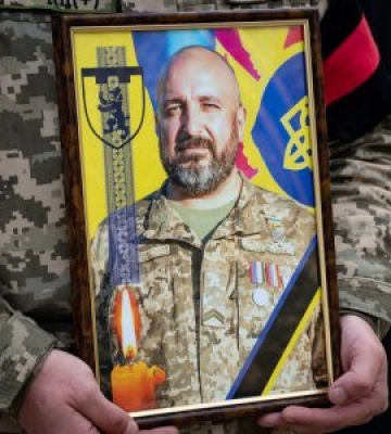 Війна забрала ще одного патріота –  в Ужгороді в останню путь провели головного сержанта Олександра Пристаю