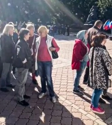 Оккупанты заставляют мариупольцев участвовать в &quot;референдуме&quot;, угрожая увольнениями, - Андрющенко. ФОТОрепортаж