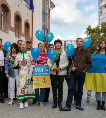 Мариуполь – это Украина: в Одессе прошла акция против «референдума» (фоторепортаж)