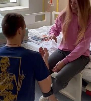 Командир «Азова» після полону освідчився коханій: зворушливе відео