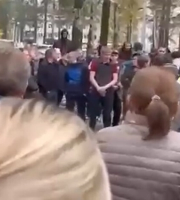 «Йди і вбивайся». Росіянки накинулися на прихильника мобілізації