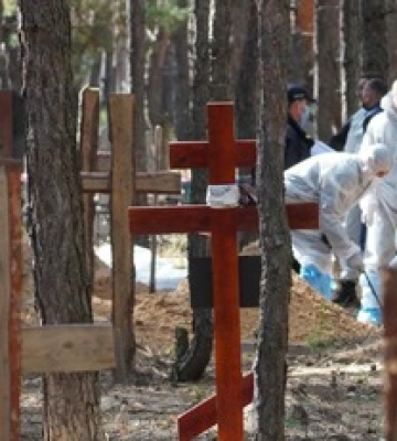 В Ізюмі знайшли ще два поховання із сотнями жертв окупантів