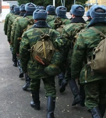 Обговорюють шкарпетки. Як російські жінки відправляють своїх чоловіків вмирати на війні