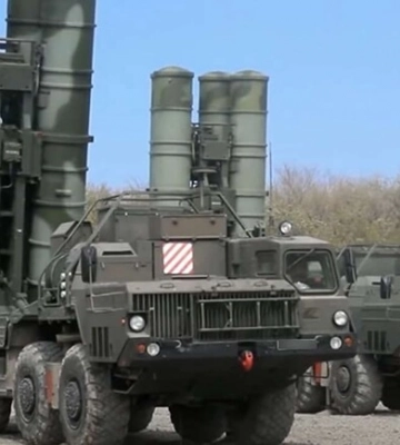 Российские военные завезли в Бердянск большое количество С-300