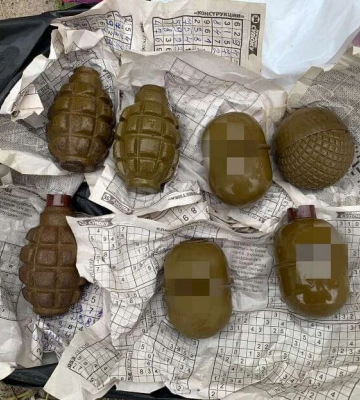На Дніпропетровщині чоловік намагався продати гранати та запали до них