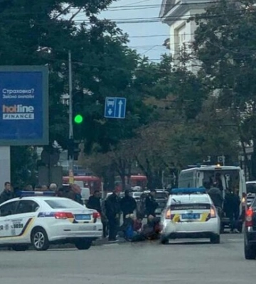 У Дніпрі водій збив на пішохідному переході трьох людей, тікаючи з місця ДТП
