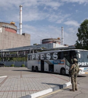 Окупанти привезли на Запорізьку АЕС масовку для голосування у псевдореферендумі