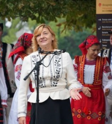 Заслужений академічний Закарпатський народний хор відзначив 77-річчя концертом у центрі Ужгорода