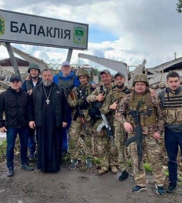 Священник УПЦ передал гуманитарную помощь нуждающимся на Харьковщину