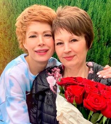Відома телеведуча зустрілася з мамою з Херсона: вона 7 місяців жила в окупації