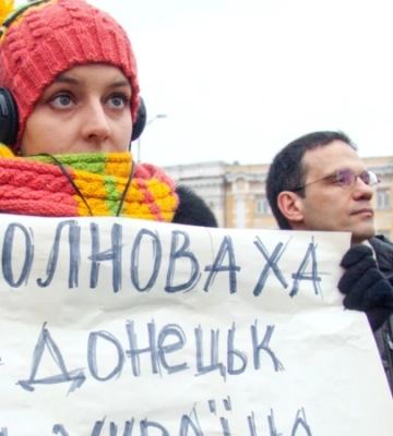 «Діти слухають уроки українською, як підпільники» – евакуйована вчителька з Волновахи навчає дітей онлайн
