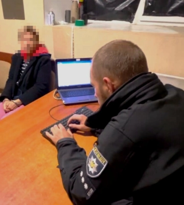 Заховала пляшку горілки: в Одесі чоловік влаштував сварку з матір&#039;ю, через що отримав від неї ножа у спину та помер