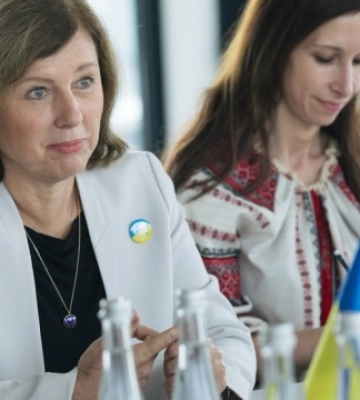 У Львові єврокомісарка Юрова провела студентам лекцію та відвідала поранених