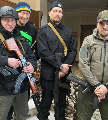 Усик: Во Львове в госпитале ребята из Мариуполя сказали: &quot;Саня, так победа всем нужна&quot;. И я решил, что так я лучше помогу своей стране,&amp;hellip;