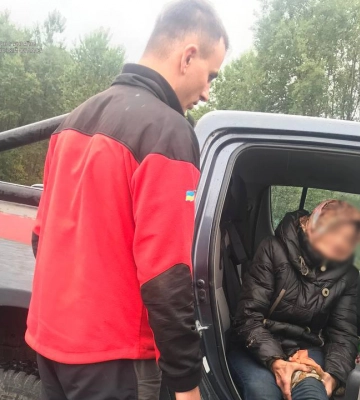 Спала в лісі стоячи: на Львівщині цілим селом шукали жінку, яка пішла по гриби