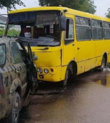 Пасажирку деблоковували з-під сидіння автобусу: в ДТП на Львівщині 7 постраждалих, двоє дітей