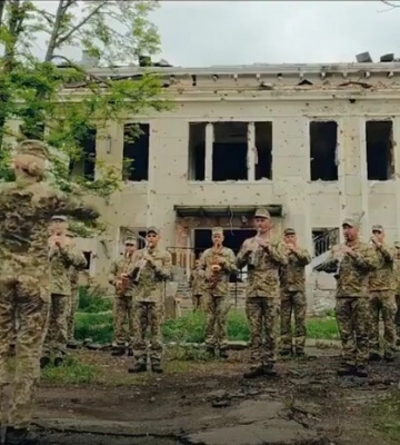 Військовий оркестр зіграв на руїнах Будинку офіцерів у Вінниці: емоційне відео