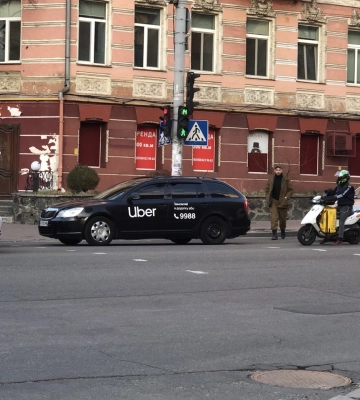 Uber відновлює роботу в Харкові